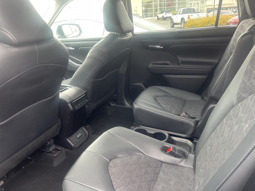 used 2025 Toyota Highlander Hybrid car, priced at $50,500