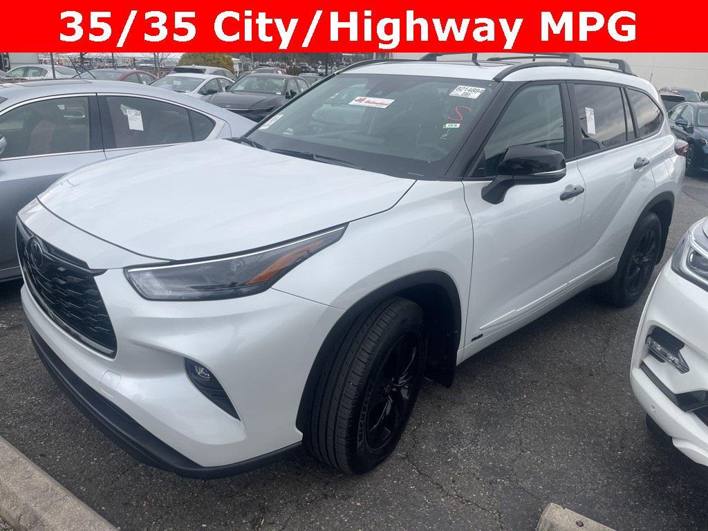used 2025 Toyota Highlander Hybrid car, priced at $50,500