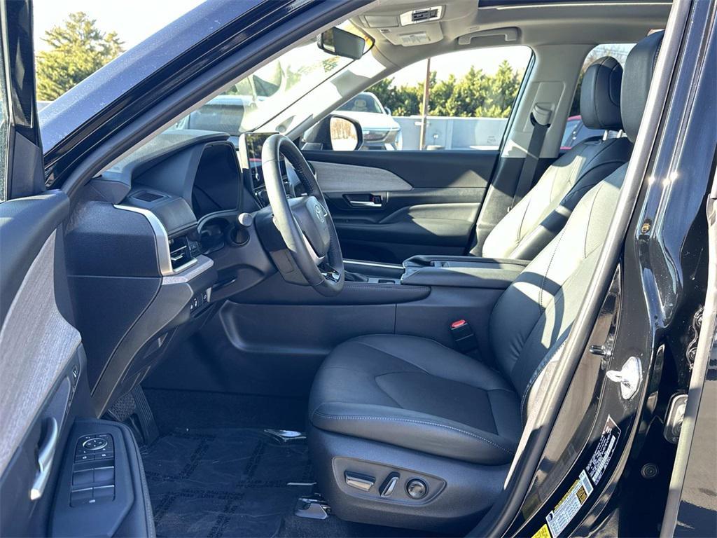 used 2025 Toyota Grand Highlander car, priced at $51,985