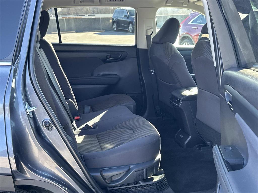 used 2023 Toyota Highlander Hybrid car, priced at $35,000