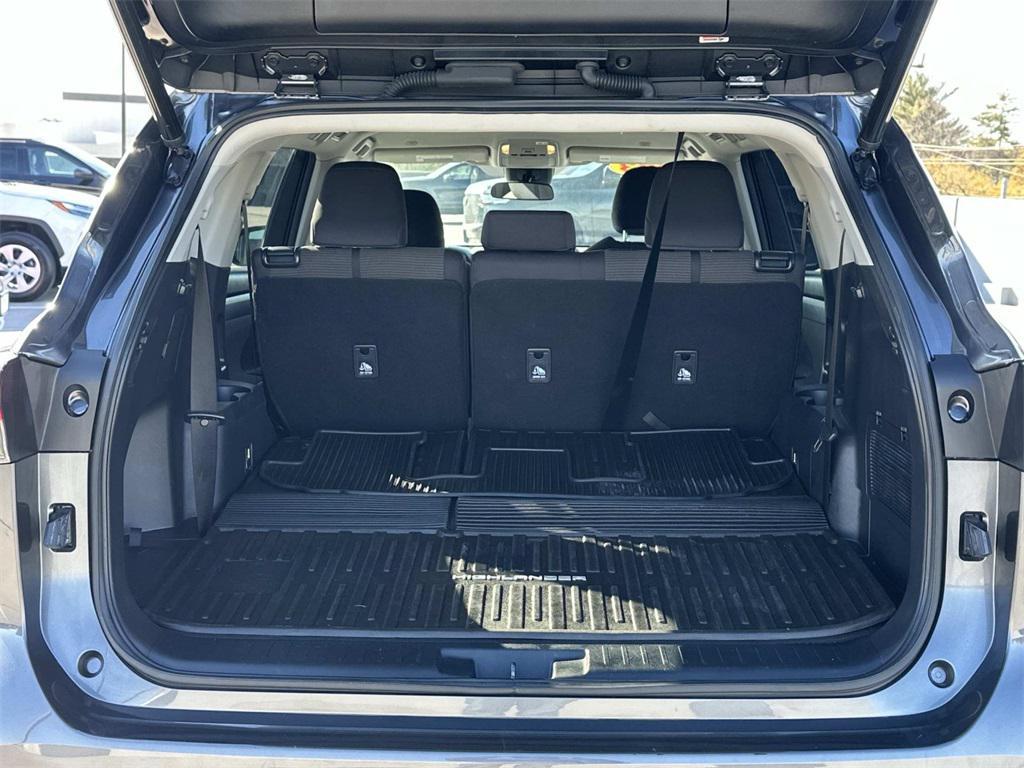 used 2023 Toyota Highlander Hybrid car, priced at $35,000