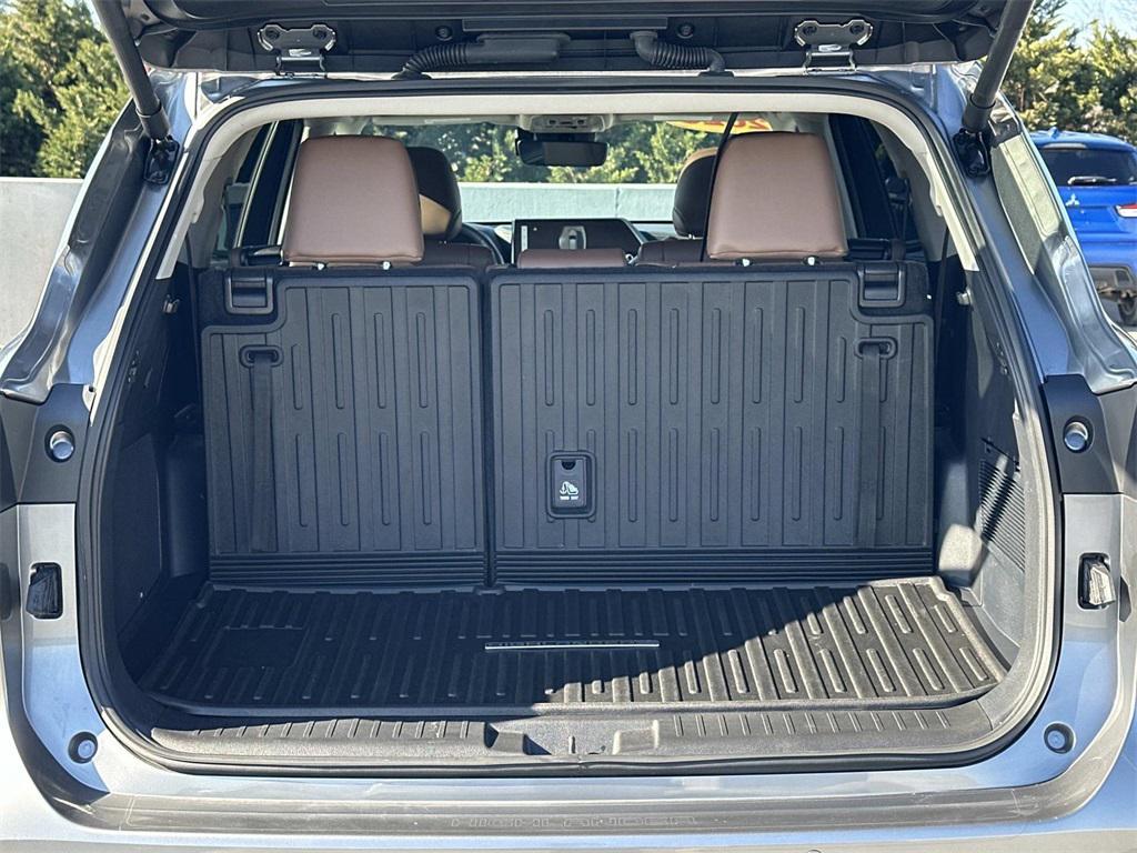 used 2025 Toyota Highlander Hybrid car, priced at $54,500