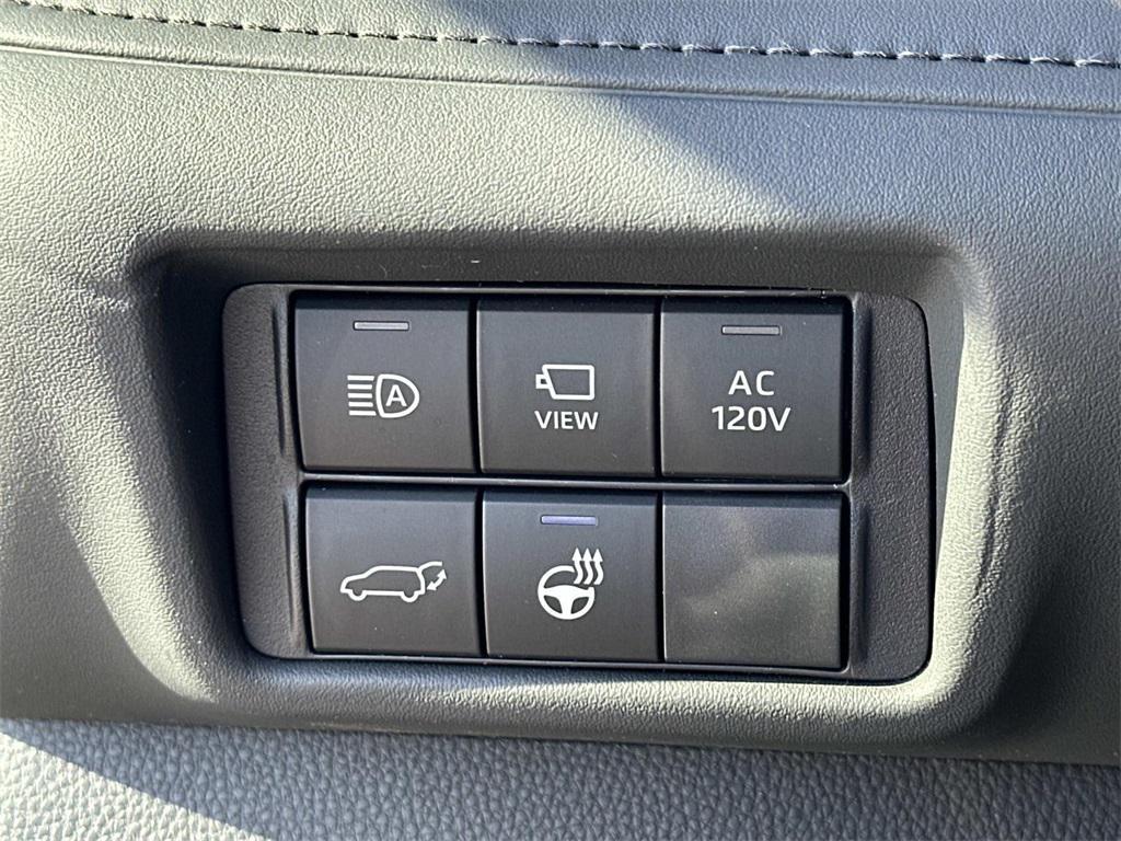 used 2025 Toyota Highlander Hybrid car, priced at $54,500