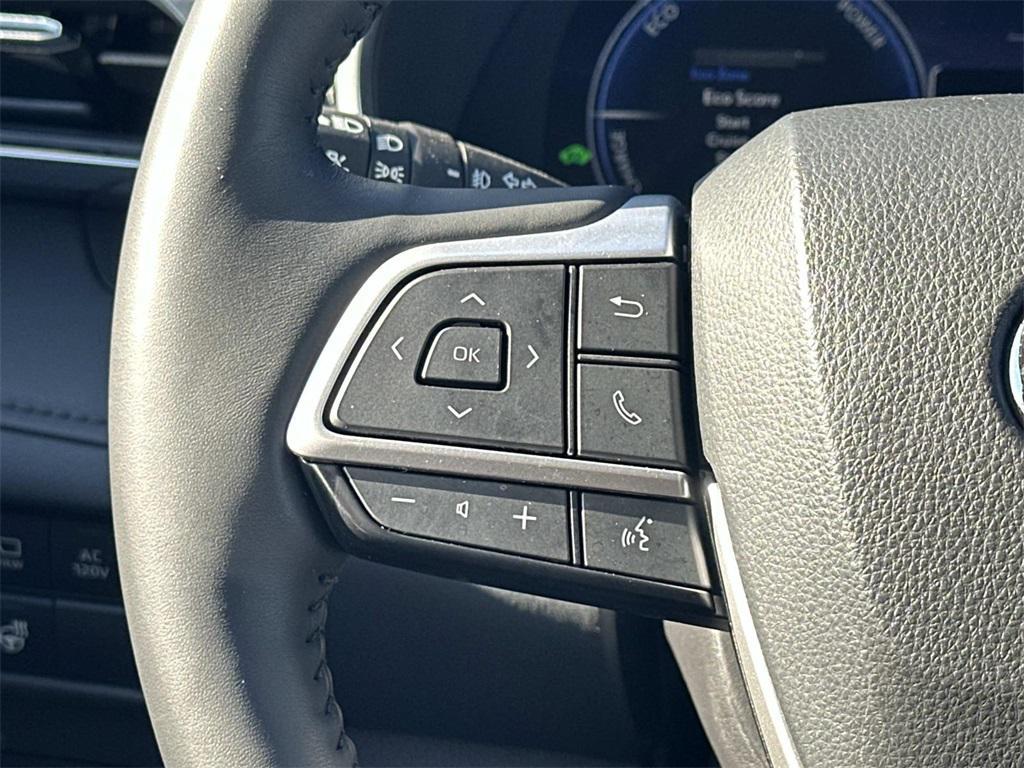 used 2025 Toyota Highlander Hybrid car, priced at $54,500
