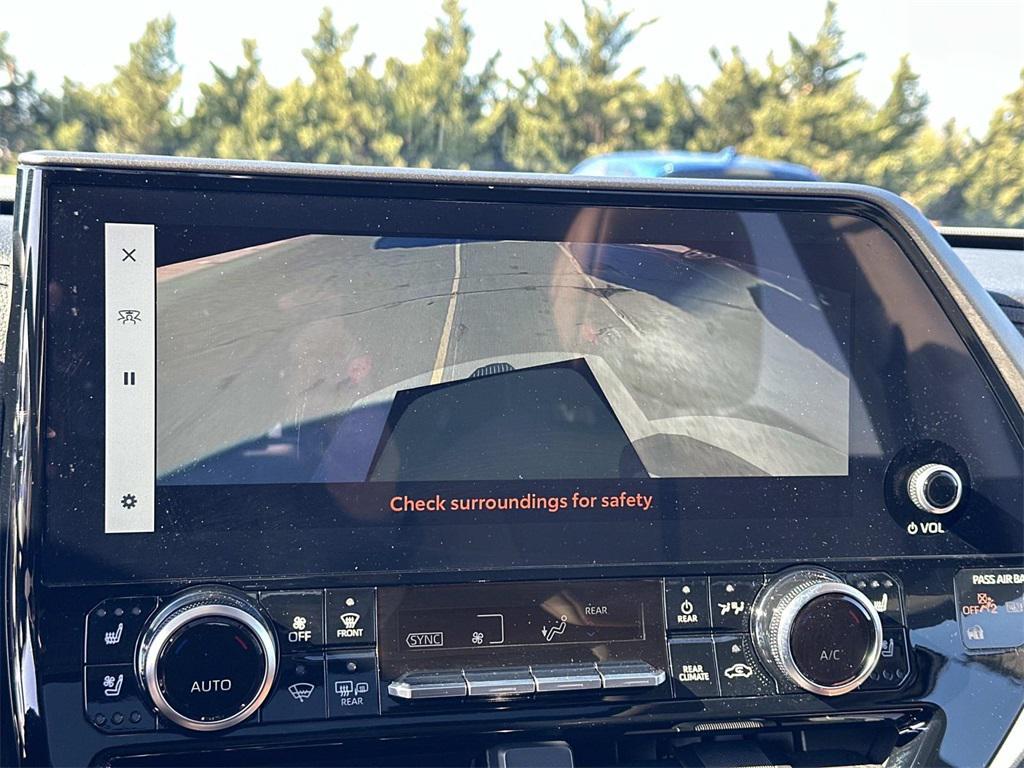 used 2025 Toyota Highlander Hybrid car, priced at $54,500