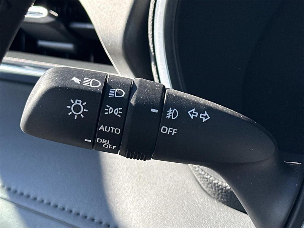 used 2025 Toyota Highlander Hybrid car, priced at $54,500