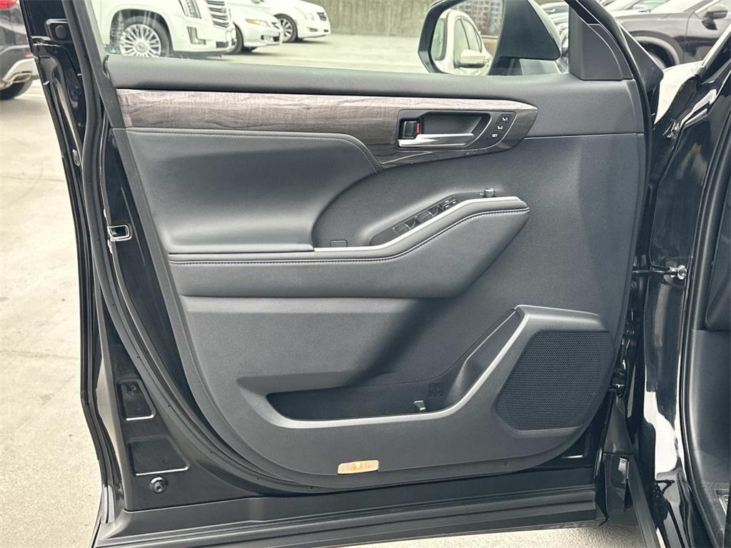 used 2023 Toyota Highlander Hybrid car, priced at $45,750