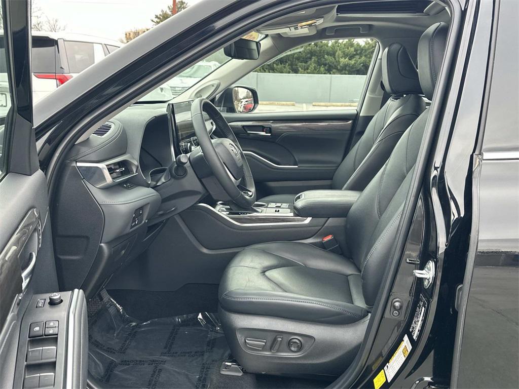 used 2023 Toyota Highlander Hybrid car, priced at $45,750