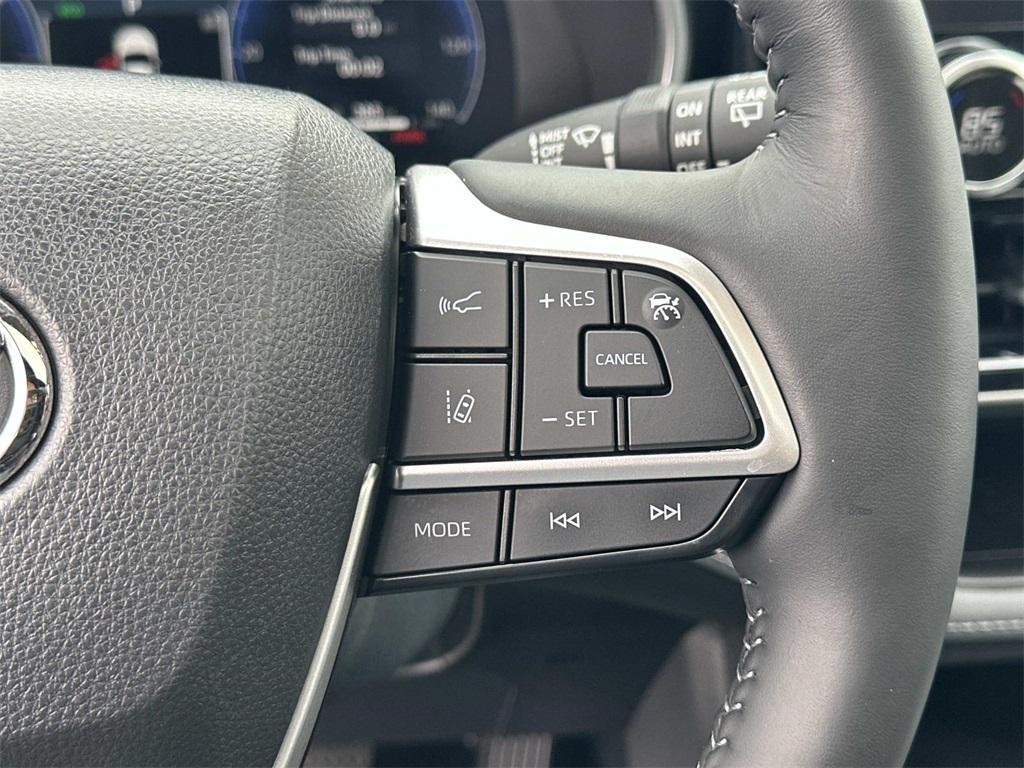 used 2023 Toyota Highlander Hybrid car, priced at $45,750