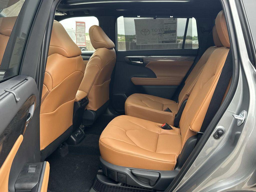 new 2026 Toyota Highlander Hybrid car, priced at $58,232