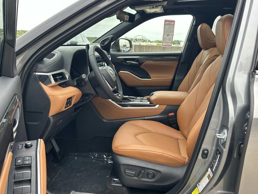 new 2026 Toyota Highlander Hybrid car, priced at $58,232