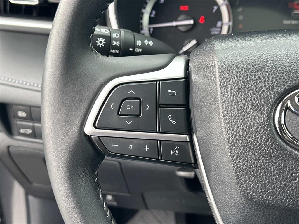 used 2022 Toyota Highlander car, priced at $39,500