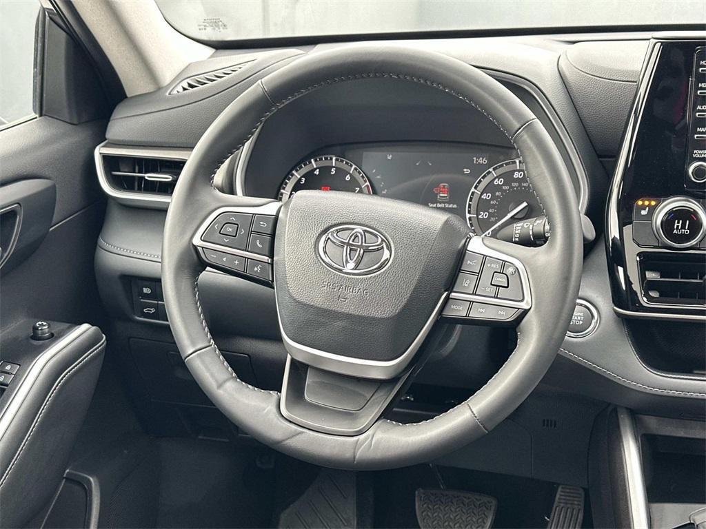 used 2022 Toyota Highlander car, priced at $39,500