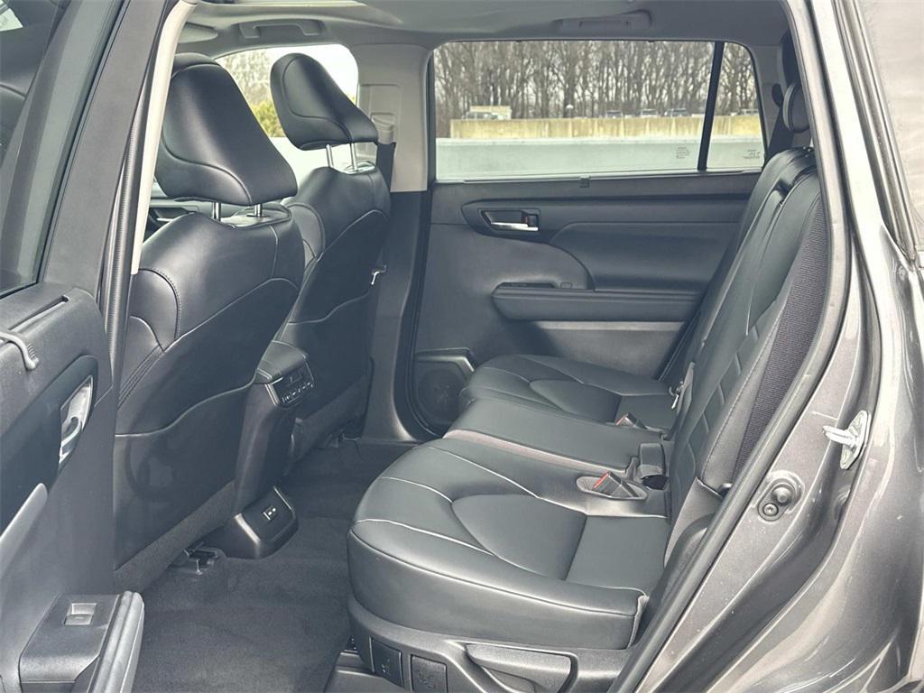 used 2022 Toyota Highlander car, priced at $39,500