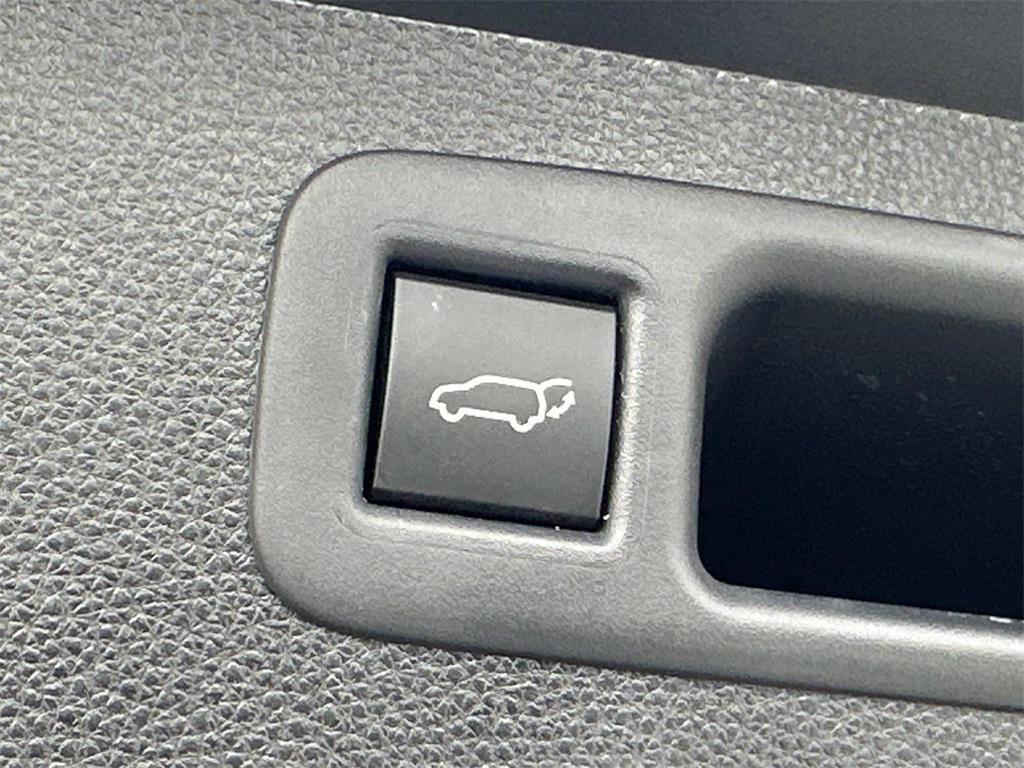 used 2022 Toyota Highlander car, priced at $39,500