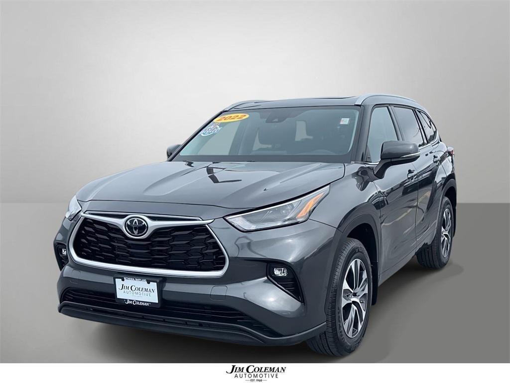 used 2022 Toyota Highlander car, priced at $39,500