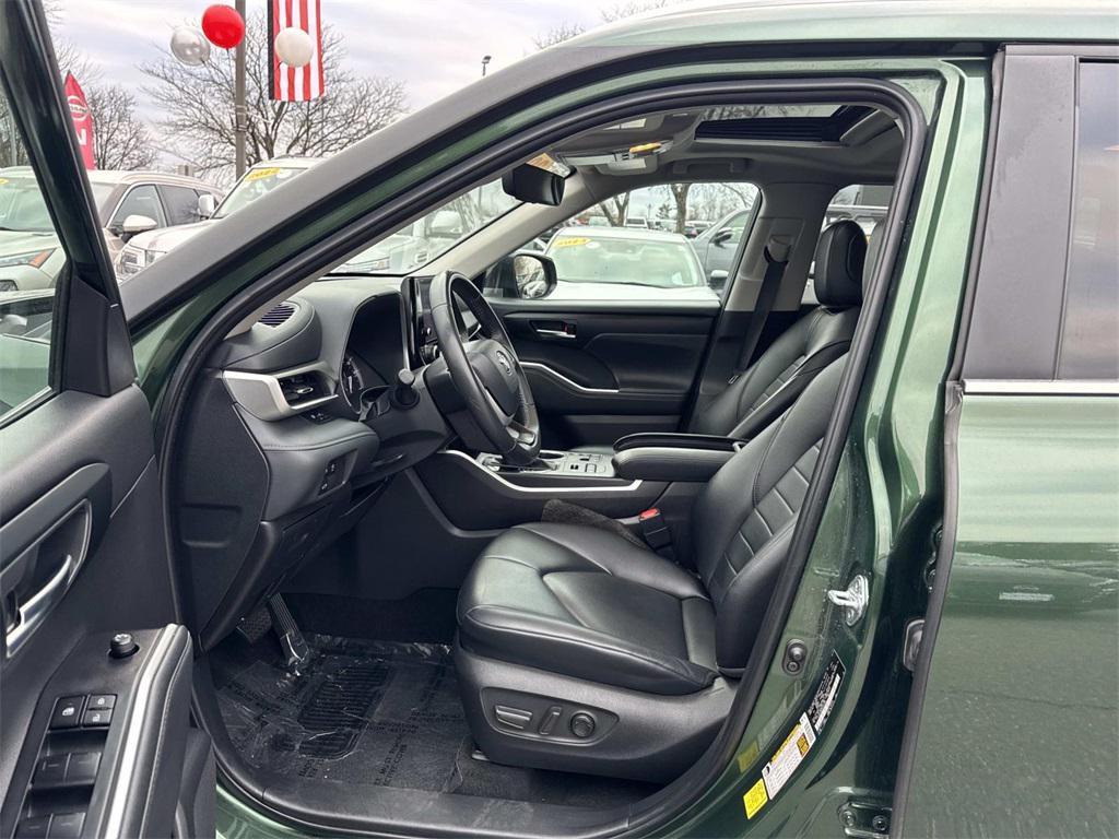 used 2024 Toyota Highlander car, priced at $36,000