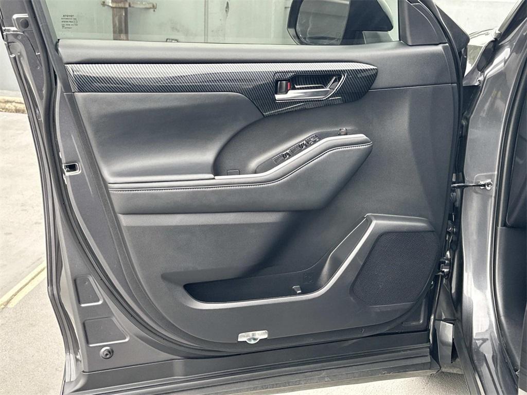 used 2023 Toyota Highlander car, priced at $39,894