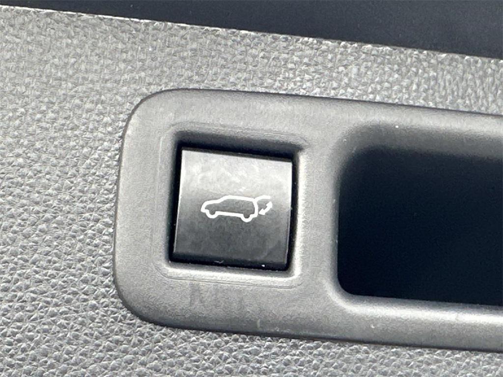 used 2023 Toyota Highlander car, priced at $39,894