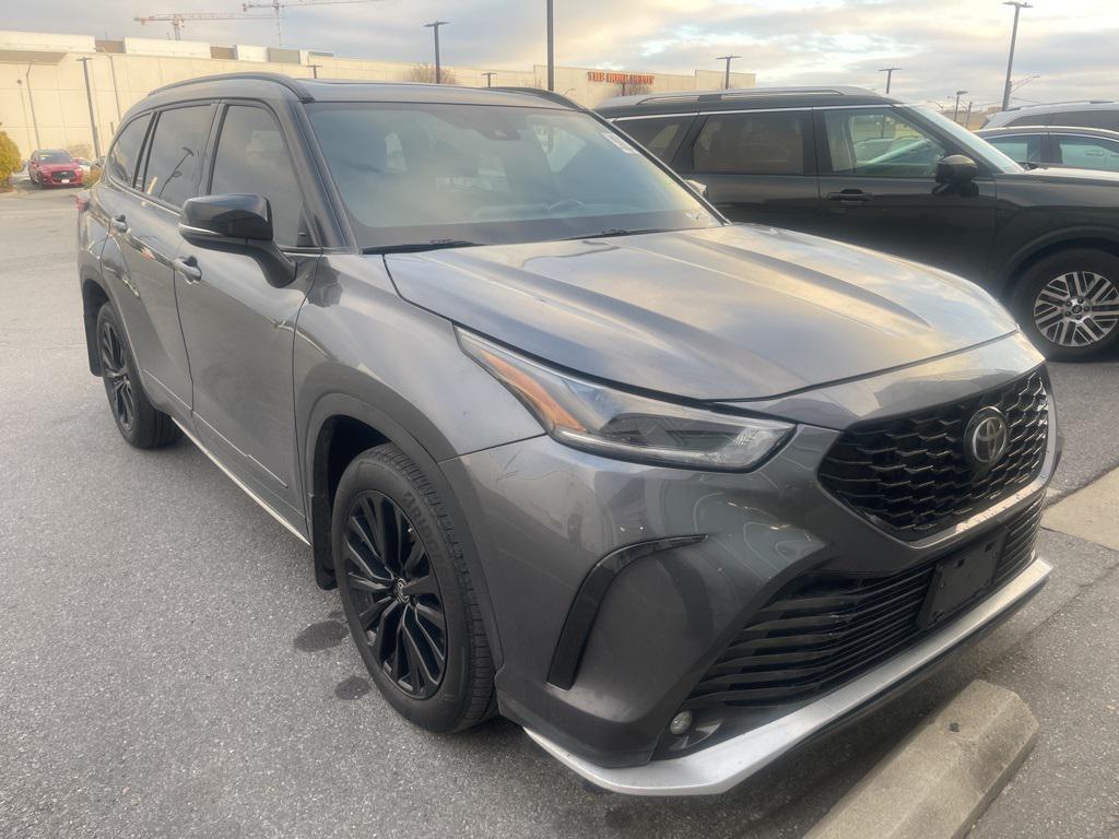 used 2023 Toyota Highlander car, priced at $39,500