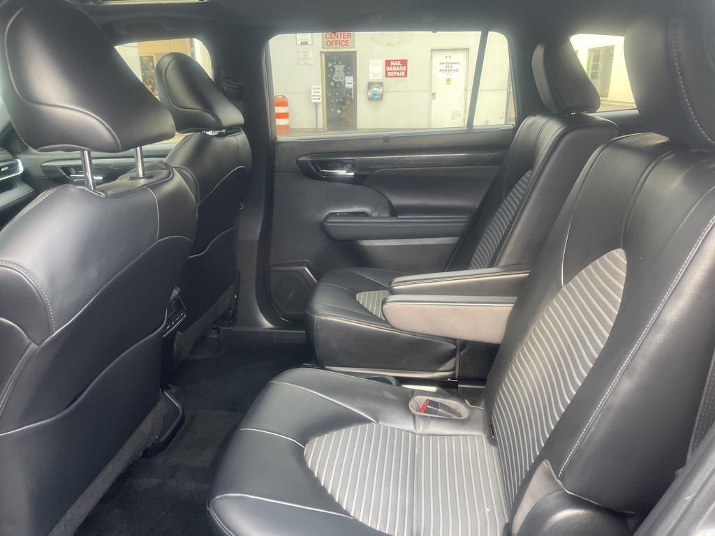 used 2023 Toyota Highlander car, priced at $39,500