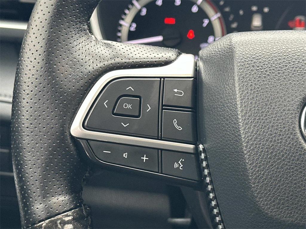 used 2023 Toyota Highlander car, priced at $39,894