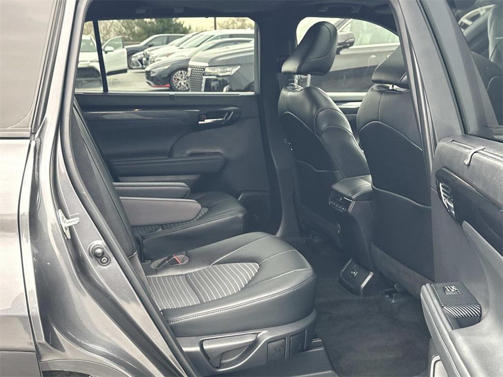 used 2023 Toyota Highlander car, priced at $39,894