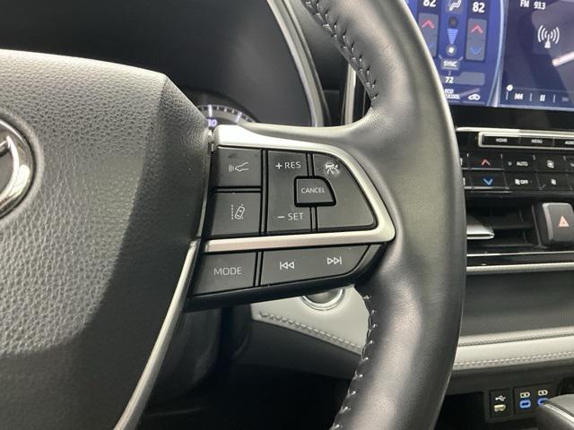 used 2022 Toyota Highlander car, priced at $35,000