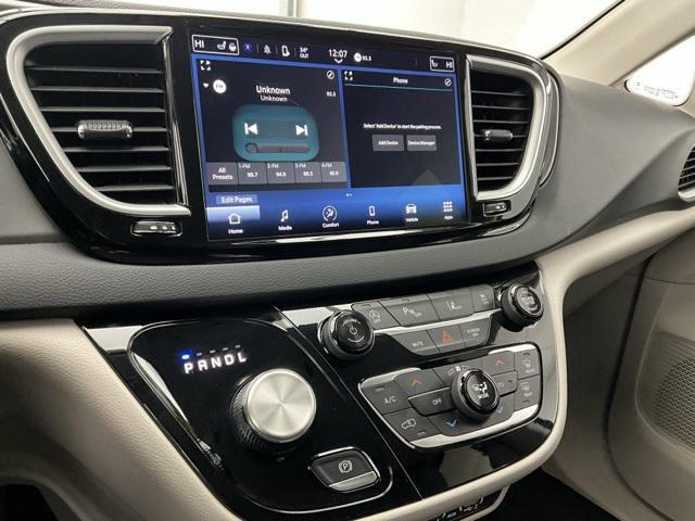 used 2024 Chrysler Pacifica car, priced at $27,500