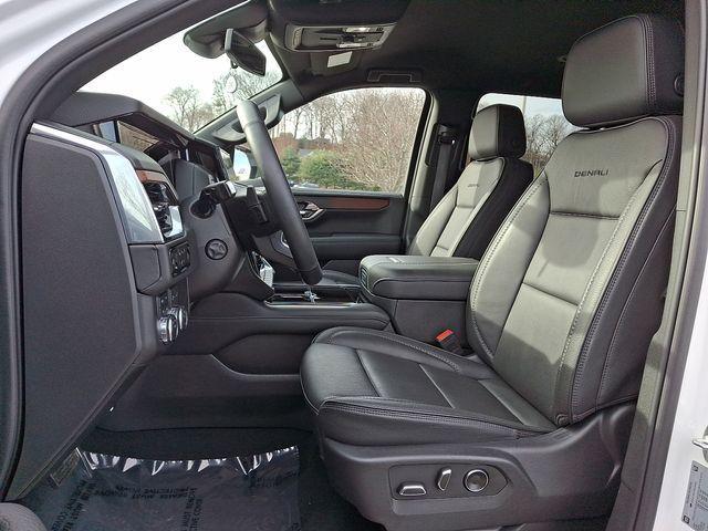 used 2025 GMC Yukon XL car, priced at $70,698