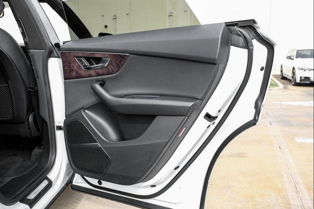 2019 Glacier White Metallic Audi Q8