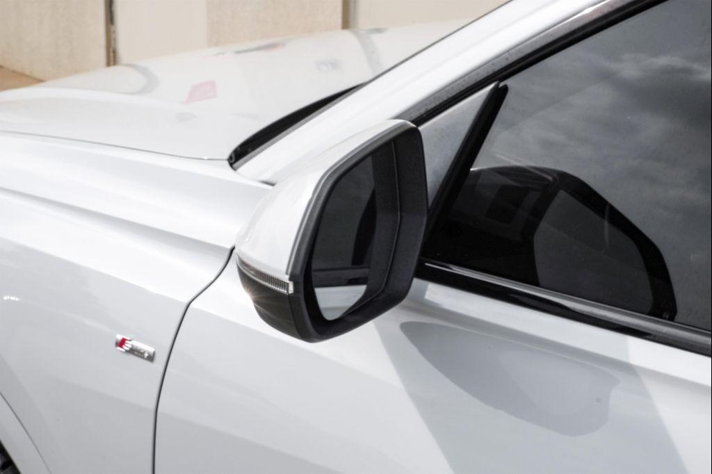 2019 Glacier White Metallic Audi Q8