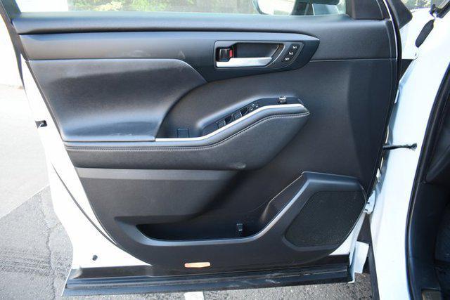 used 2023 Toyota Highlander Hybrid car, priced at $34,999