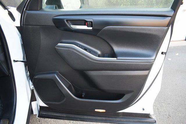 used 2023 Toyota Highlander Hybrid car, priced at $34,999
