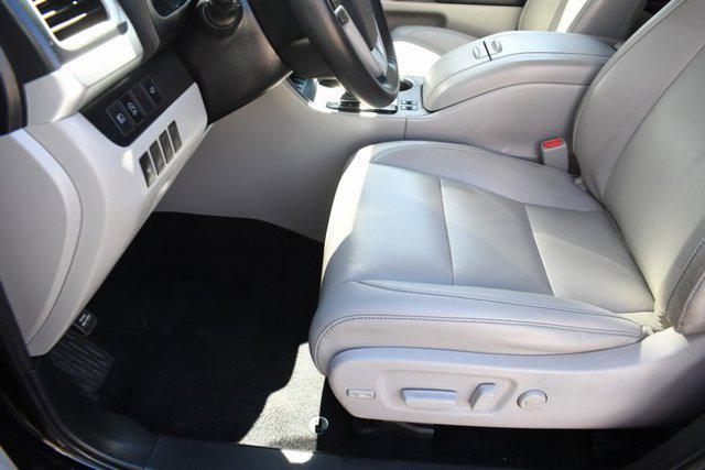 used 2019 Toyota Highlander car, priced at $27,499