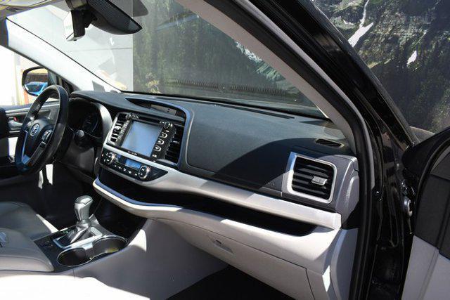 used 2019 Toyota Highlander car, priced at $27,499