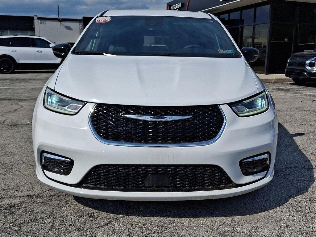 used 2025 Chrysler Pacifica car, priced at $25,489
