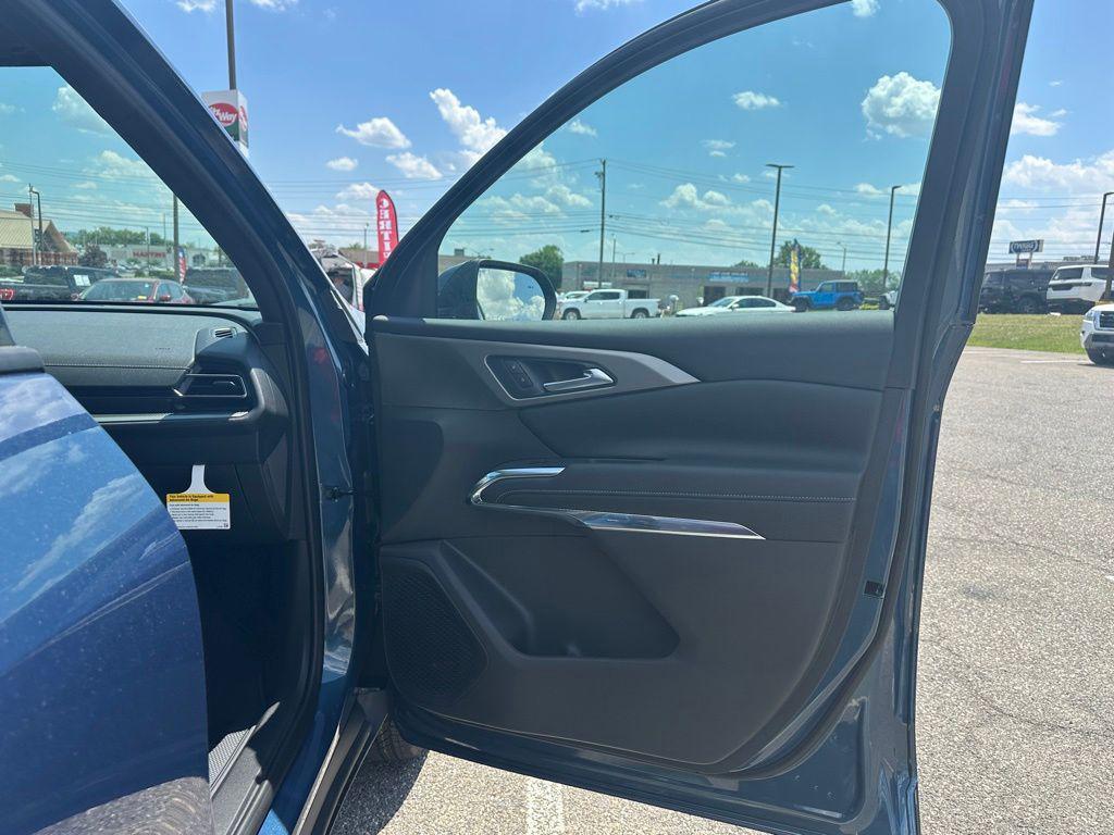 new 2026 Chevrolet Traverse car, priced at $44,740