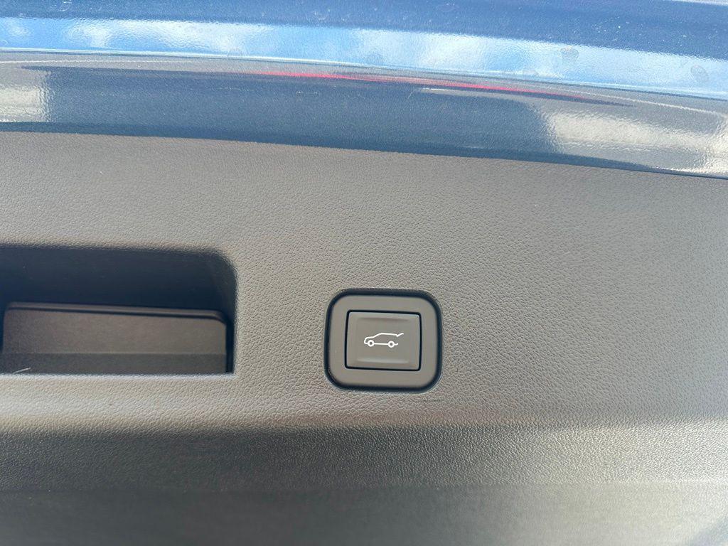 new 2026 Chevrolet Traverse car, priced at $44,740