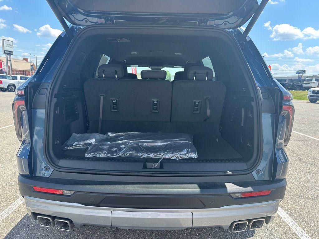 new 2026 Chevrolet Traverse car, priced at $44,740