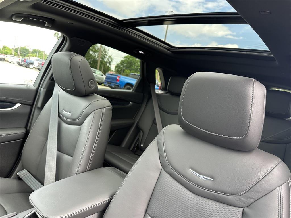 new 2025 Cadillac XT5 car, priced at $50,715