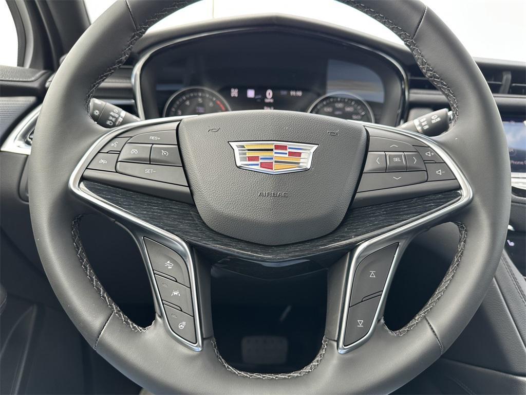 new 2025 Cadillac XT5 car, priced at $50,715