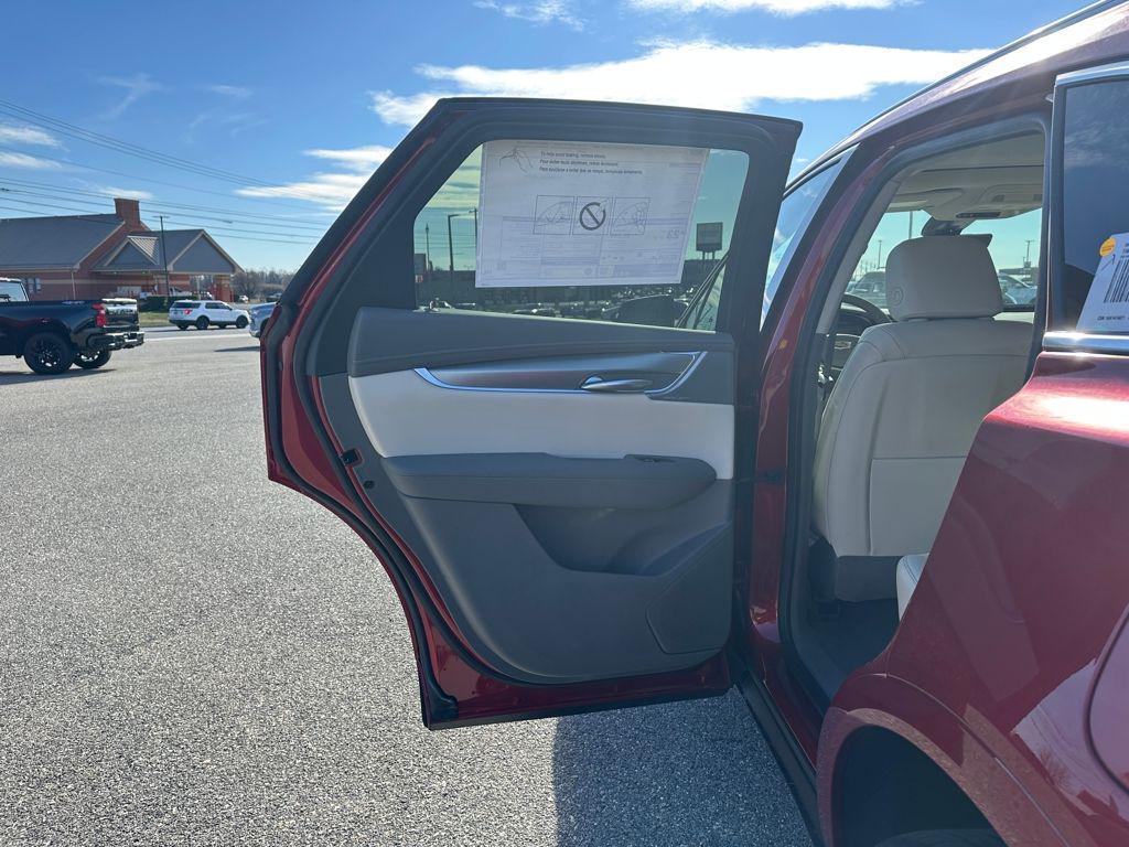 new 2026 Cadillac XT5 car, priced at $58,015