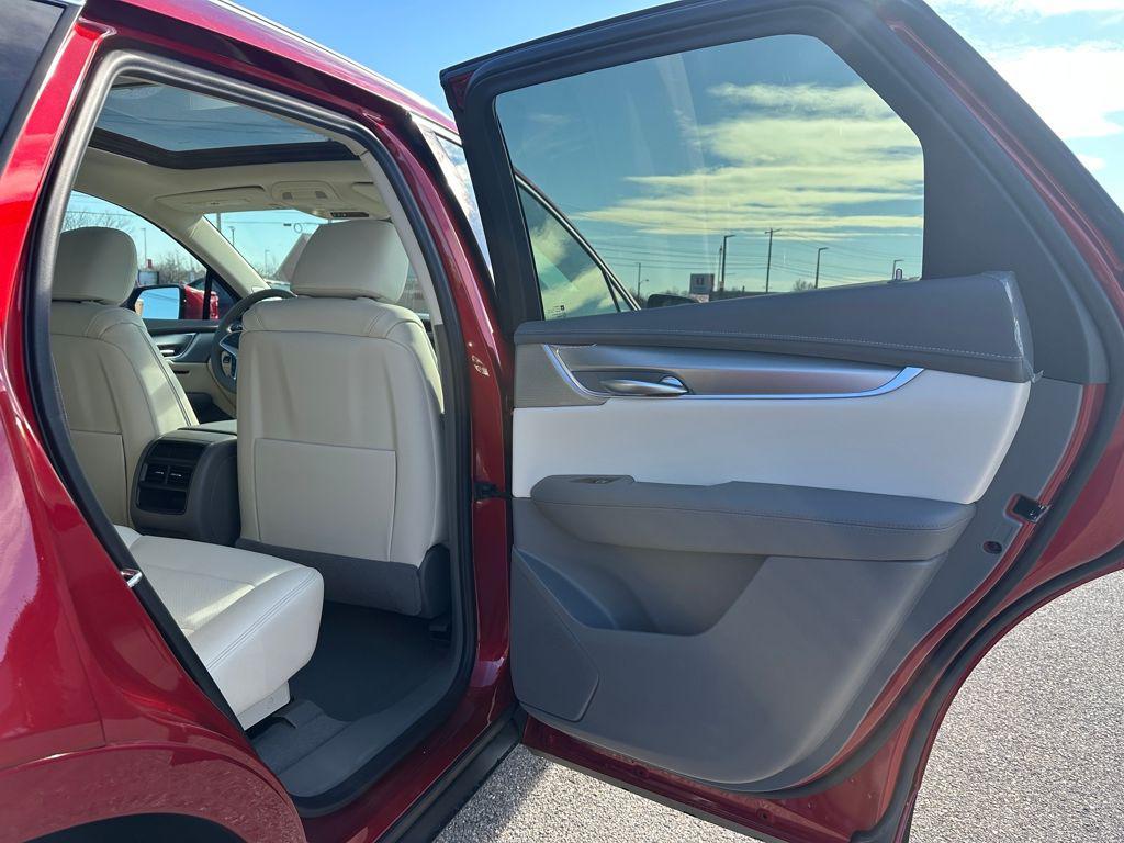 new 2026 Cadillac XT5 car, priced at $58,015