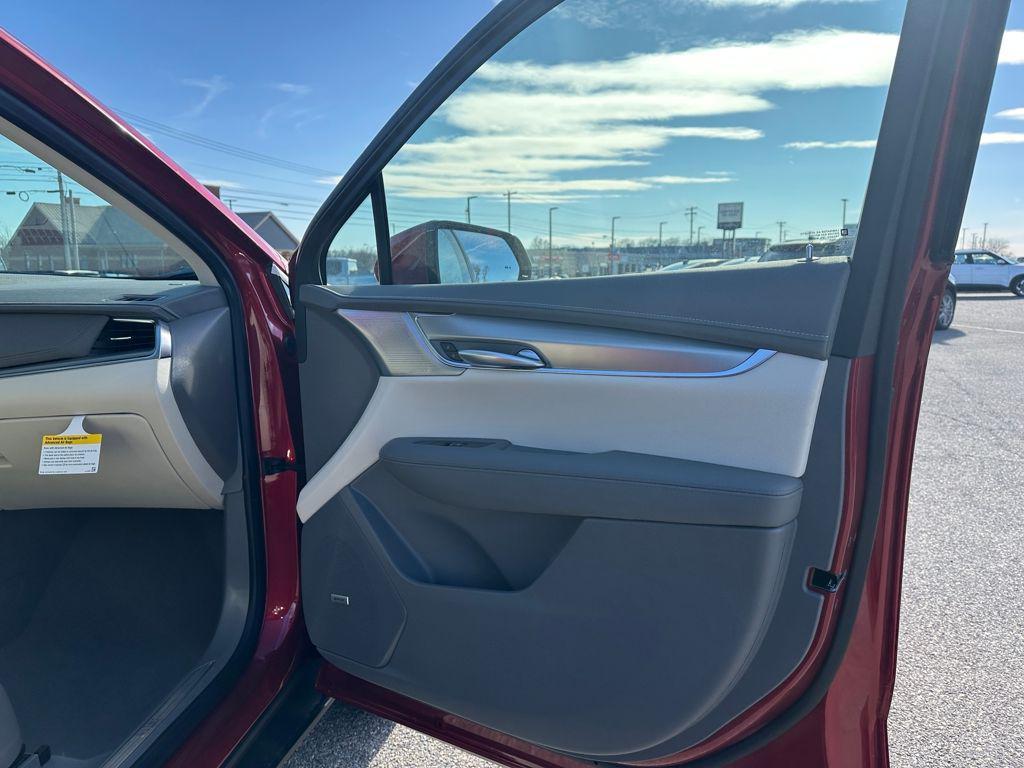 new 2026 Cadillac XT5 car, priced at $58,015