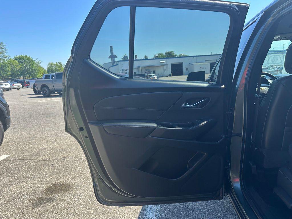 used 2022 Chevrolet Traverse car, priced at $28,776