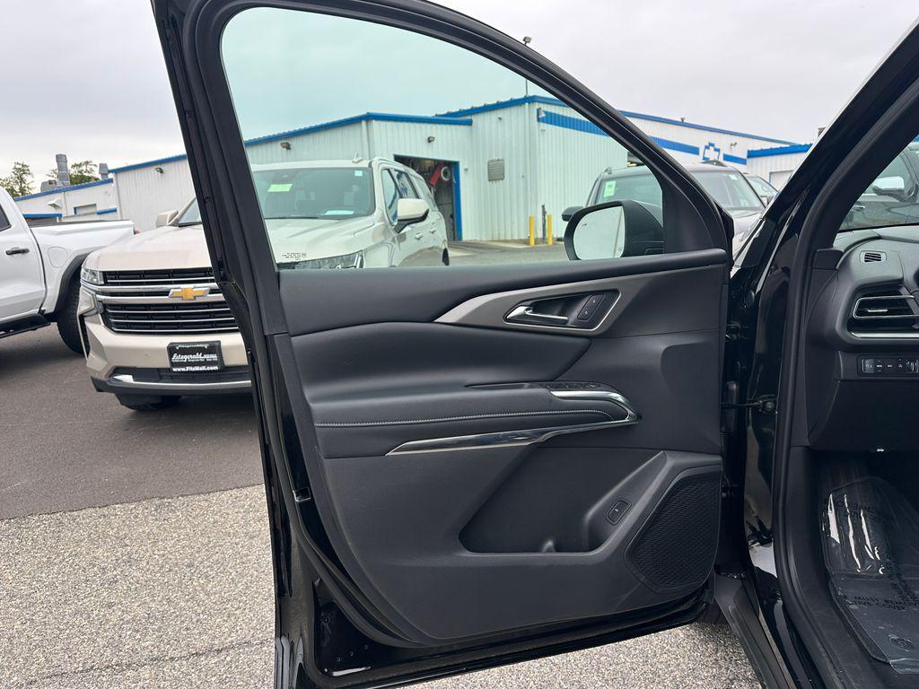 used 2026 Chevrolet Traverse car, priced at $43,776