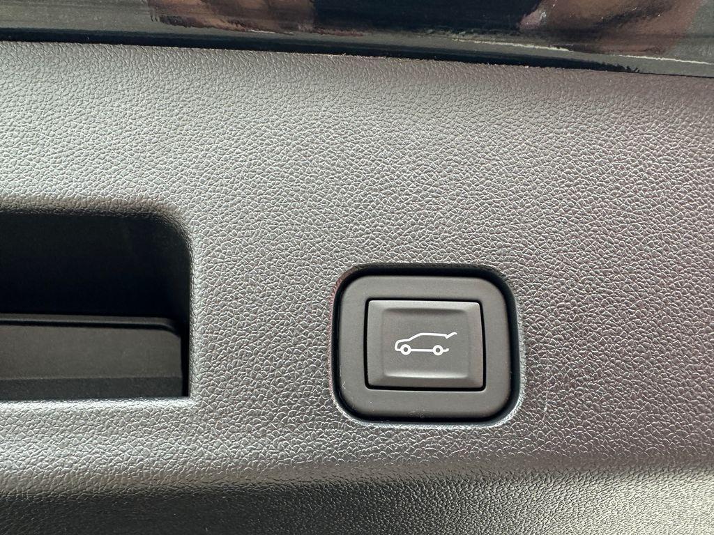 used 2026 Chevrolet Traverse car, priced at $43,776