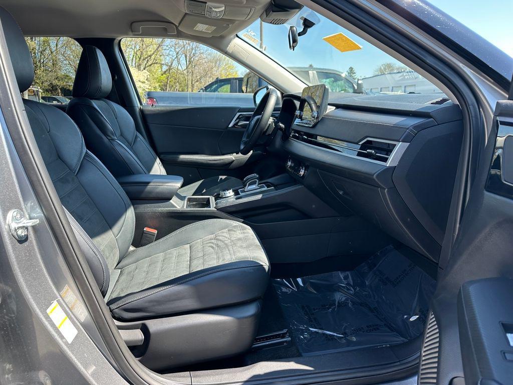 used 2024 Mitsubishi Outlander car, priced at $24,776