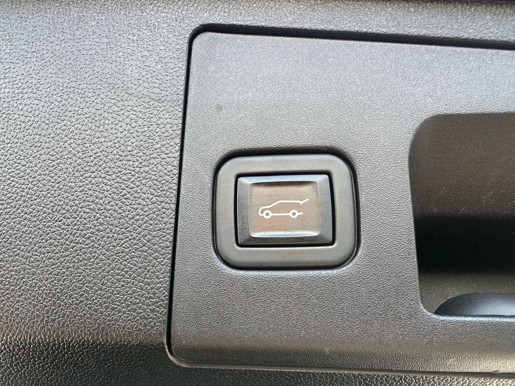 used 2023 Cadillac XT4 car, priced at $29,977